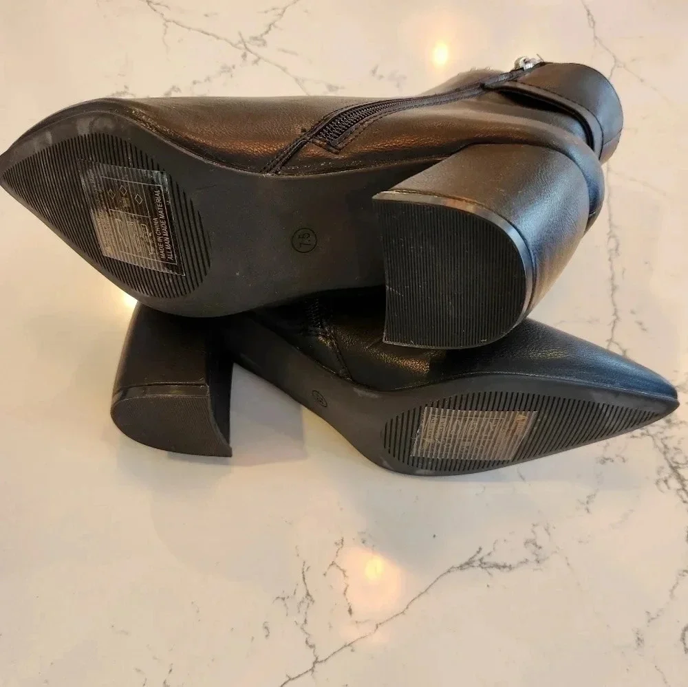NWOT || OLIVIA + KATE || Rachel booties